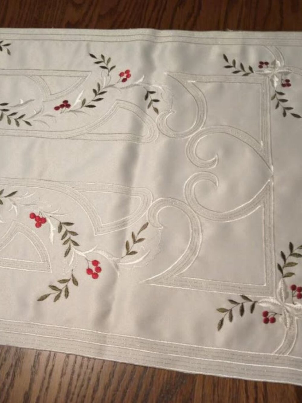 Holiday Table Runner - Picture 2 of 3
